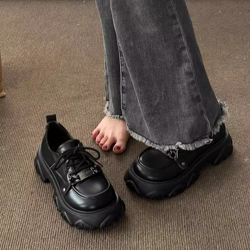 Ženski loafers, britanski stil, srednja visina pete 3–5 cm, gornji dio: Super Fiber, kopčanje šnurkama