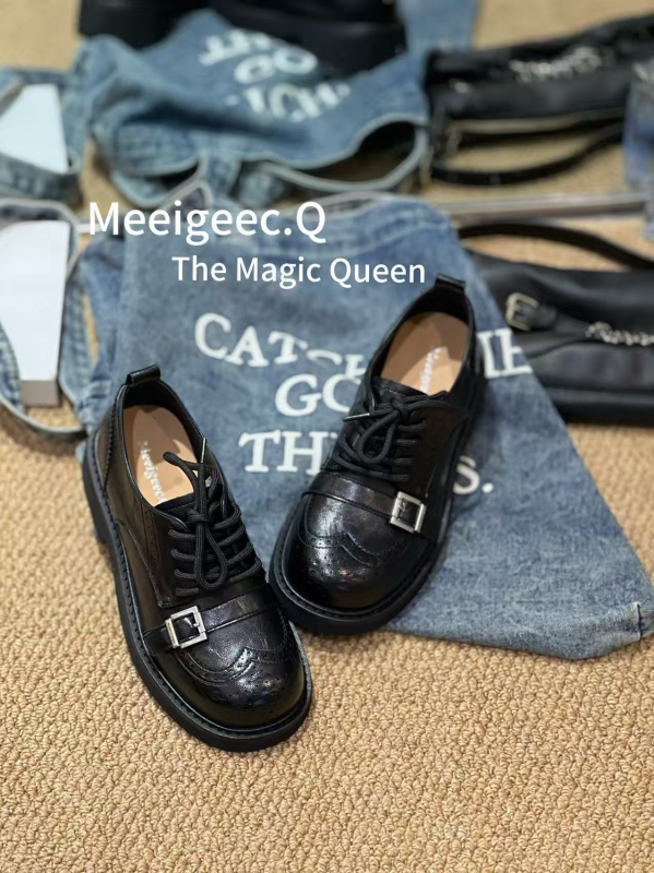 Lofers od teleće kože, prugast uzorak, kitten heel 3–5 cm, zatvaranje vezicama