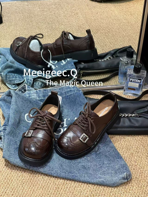 Lofers od teleće kože, prugast uzorak, kitten heel 3–5 cm, zatvaranje vezicama