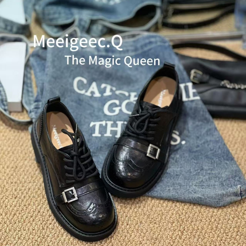 Lofers od teleće kože, prugast uzorak, kitten heel 3–5 cm, zatvaranje vezicama