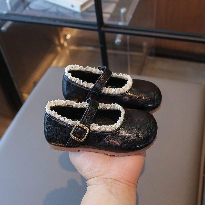 Lányoknak való bőrcipő: négyszögletes orr, Velcro-zárás, PU talp, csíkos minta, minimalist stílus