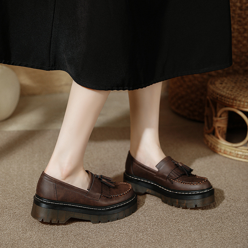 Loaferice s PU gornjim dijelom, okrugla nosnica, tassel detalj, platforma 4-6 cm, slip-on