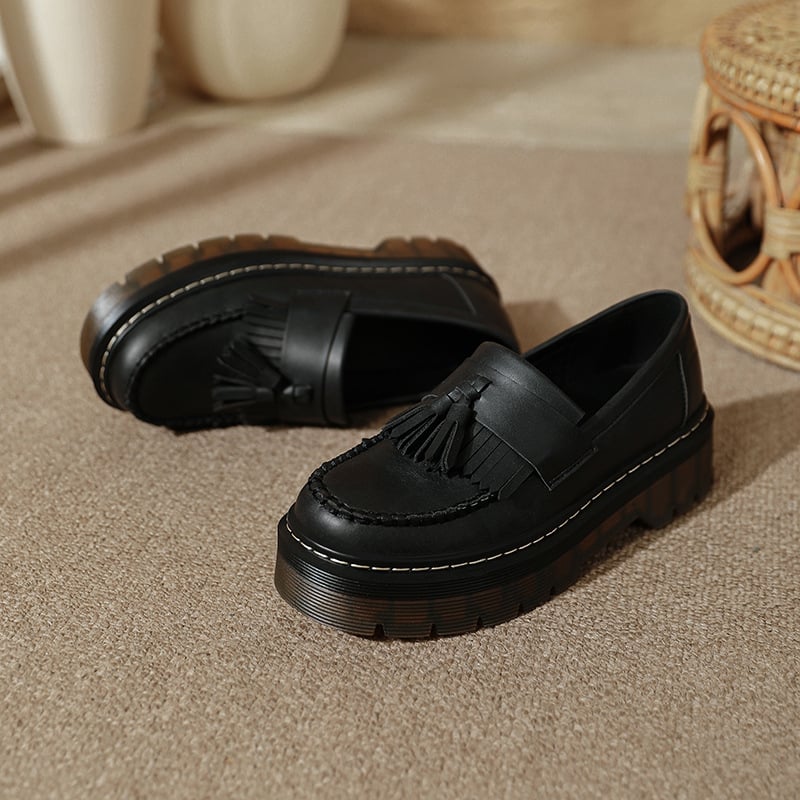 Loaferice s PU gornjim dijelom, okrugla nosnica, tassel detalj, platforma 4-6 cm, slip-on