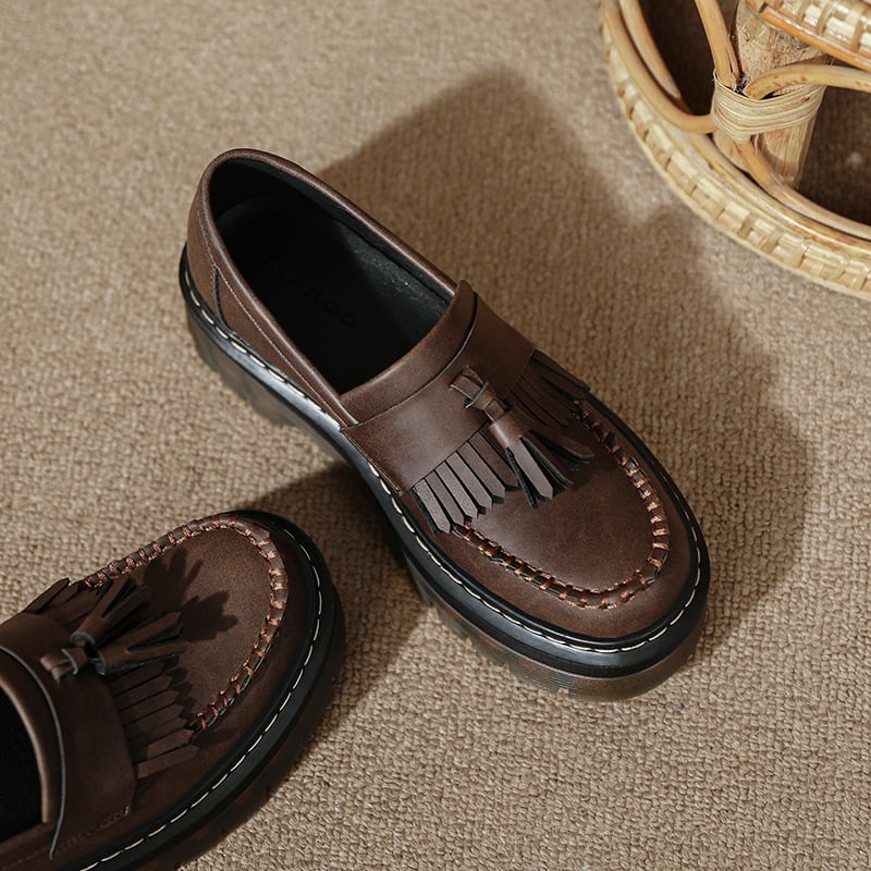 Loaferice s PU gornjim dijelom, okrugla nosnica, tassel detalj, platforma 4-6 cm, slip-on
