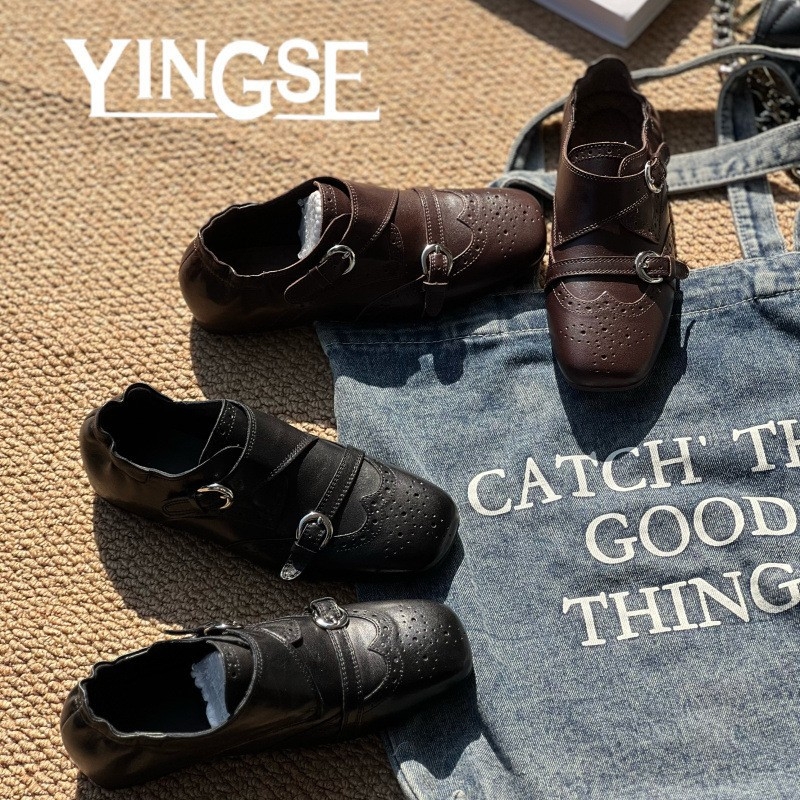 Női bőr slip-on loaferek, vintage brit stílusú, középmagasságú szár, kitten heel, csíkos mintázat, gumírozott talp