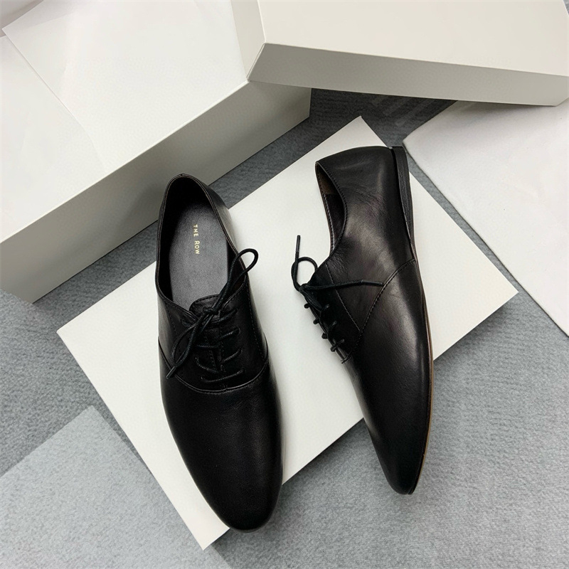 Női waxolt báránybőr loaferek, hegyes orr, lapos sarok, kötős zárás