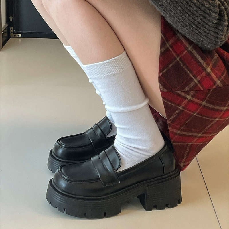 Ženske loaferse s debelim potplatom i okruglim nosom, slip-on, ljetno izdanje 2025, gornji materijal i podstava od Super fiber, potplat od gume, srednja visina potpetice 3–5 cm