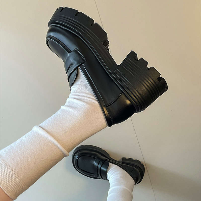 Ženske loaferse s debelim potplatom i okruglim nosom, slip-on, ljetno izdanje 2025, gornji materijal i podstava od Super fiber, potplat od gume, srednja visina potpetice 3–5 cm
