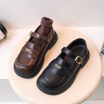 Lányoknak készült királynő-stílusú műbőr loaferek, négyzetes orr, Velcro-zár, PU talp, csíkos mintázat, tavasz–őszre.