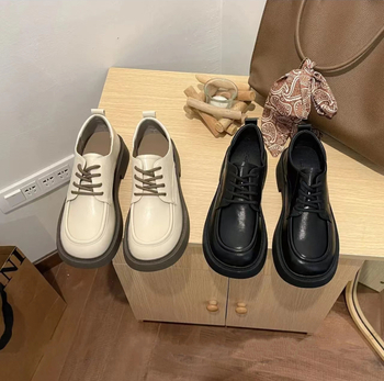 Ženske loafers - gornji dio od mikrovlakna, okrugla nosna, vezanje na šnure, plosni potplat, gumeni đon