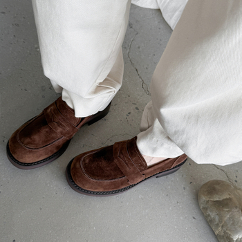 Mokasice od teleće kože, okrugli vrh, duboki otvor, debeli srednji blok peta 3-5 cm, slip-on