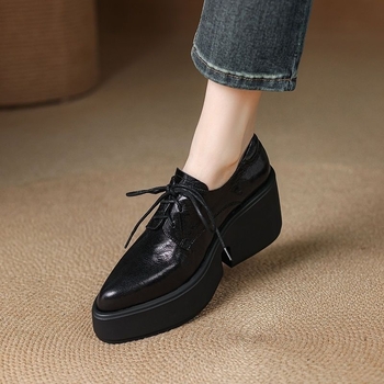 Női PU bőr cipő, fűzővel, magasságot növelő vastag talppal, francia retro stílus, ősz-télre.