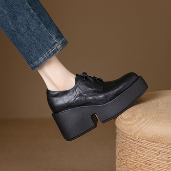 Női PU bőr cipő, fűzővel, magasságot növelő vastag talppal, francia retro stílus, ősz-télre.