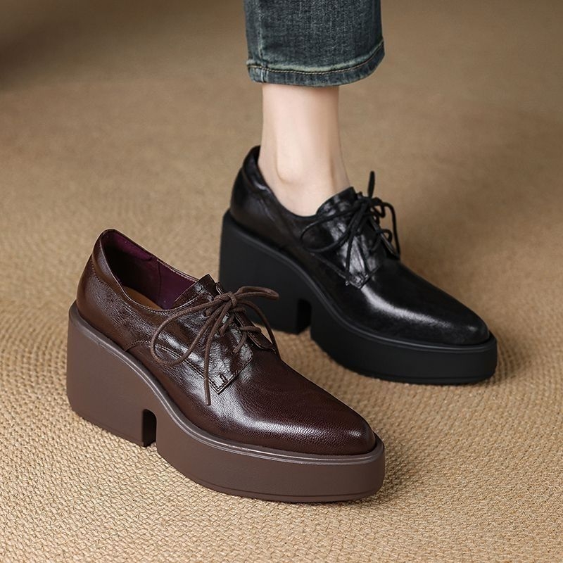 Női PU bőr cipő, fűzővel, magasságot növelő vastag talppal, francia retro stílus, ősz-télre.