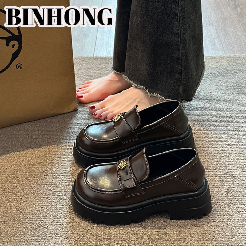 Ženske Mary Jane slip-on loafer s kamelijskim detaljem, koža prve sloje teleća, okrugli vrh, debeli pet 3-5 cm, gumasta potplat, latex ulošak, unutarnji materijal: super vlakna, niski gornji dio, britanski stil, jednobojni