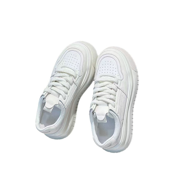 Маратонки с горна част от телешка кожа, дебела подметка за повдигане на височината, нисък връх, връзки, стелка от свинска кожа