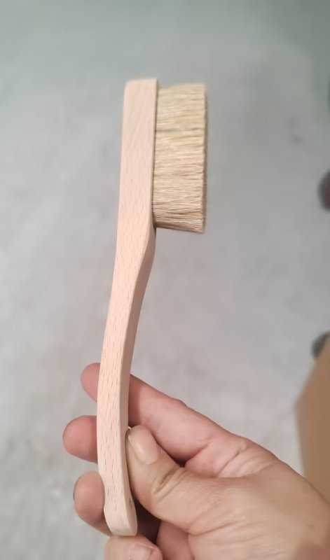 Penjačka četka s drškom od bukovog drveta i svinjskim dlačicama, otisak logotipa