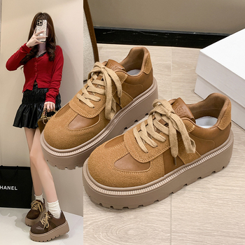 Platformne tenisice, retro stil, PU gornji dio, gumena potplat, srednja visina potpetice 3-5 cm