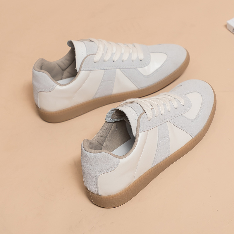 Korejskog stila sportske tenisice casual | gornji dio od frosted leather, okrugli vrh, niski potpetica 1–3 cm, vezanje, tekstilna uložak, plastična potplat