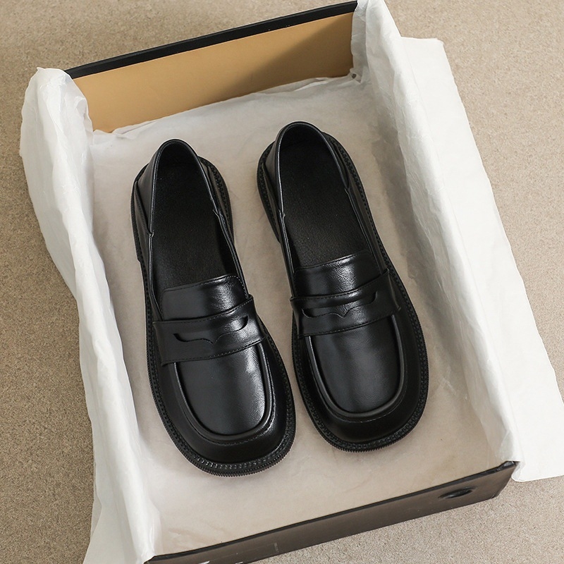 Ženske slip-on loaferice s okruglim vrhom, gornji dio od mikrovlakana, gumeni đon, niska potpetica 1–3 cm (okrugli vrh; mikrovlakno gornji dio; gumeni đon; niska potpetica 1–3 cm)
