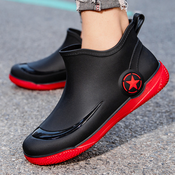 Férfi esőcsizmák rövid csővel, PVC felső rész, műanyag talp, csúszásmentes, kopásálló