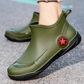 Férfi esőcsizmák rövid csővel, PVC felső rész, műanyag talp, csúszásmentes, kopásálló