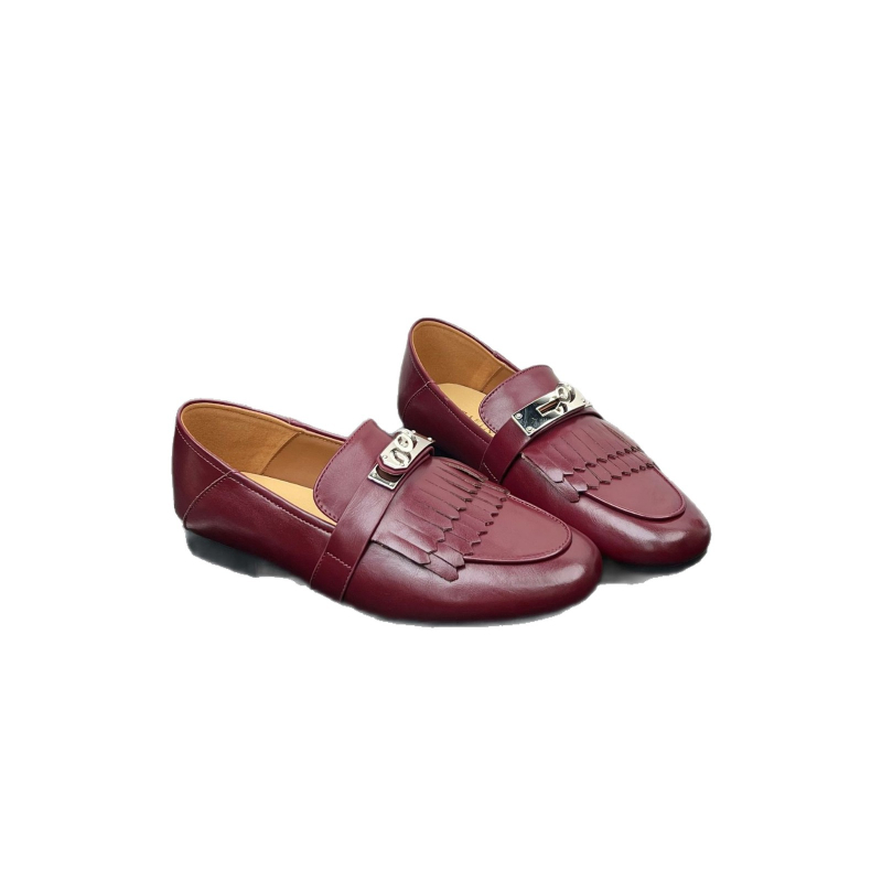 Ženske loafers s resicama u britskom retro stilu, ravne kožne cipele s metalnom kopčom, proljeće 2026