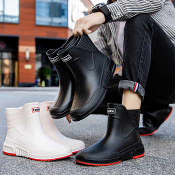 Uniszex koreai stílusú esőcsizma, csúszásmentes és vízálló, fleece bélés, PVC felső rész, műanyag talp, rövid szár, négy évszak