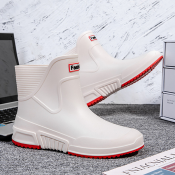 Uniszex koreai stílusú esőcsizma, csúszásmentes és vízálló, fleece bélés, PVC felső rész, műanyag talp, rövid szár, négy évszak