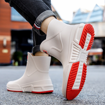 Uniszex koreai stílusú esőcsizma, csúszásmentes és vízálló, fleece bélés, PVC felső rész, műanyag talp, rövid szár, négy évszak