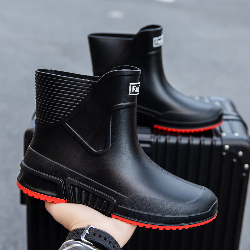 Uniszex koreai stílusú esőcsizma, csúszásmentes és vízálló, fleece bélés, PVC felső rész, műanyag talp, rövid szár, négy évszak