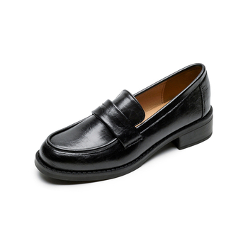 Loafer s okruglim vrhom, gornji dio od kravlje kože, srednji peta 3–5 cm, debeli pet, gumena potplat