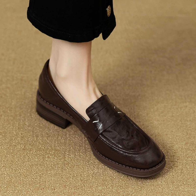 Loaferi od prave kože, gumena potplata, srednji peta 3–5 cm, podstava od svinjske kože, srednji otvor 7–11 cm, retro stil