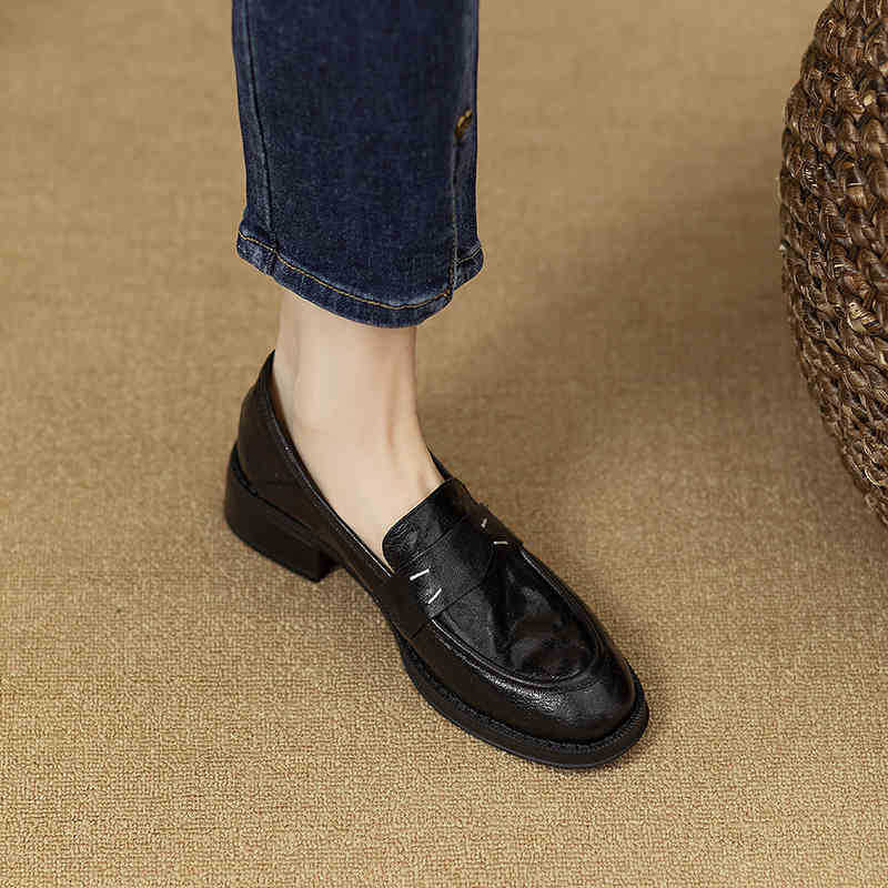 Loaferi od prave kože, gumena potplata, srednji peta 3–5 cm, podstava od svinjske kože, srednji otvor 7–11 cm, retro stil