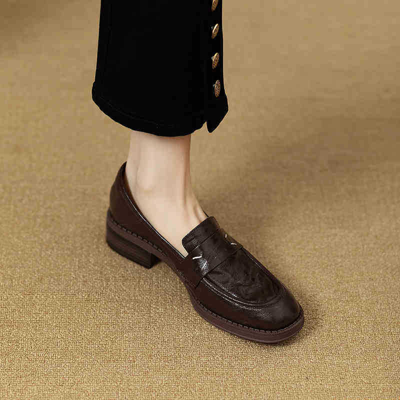 Loaferi od prave kože, gumena potplata, srednji peta 3–5 cm, podstava od svinjske kože, srednji otvor 7–11 cm, retro stil