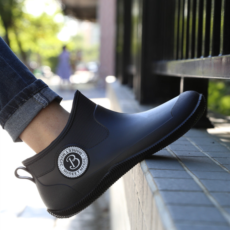 Unisex čizme za kišu Chelsea stila, kratke, PVC gornji dio, plastična potplata, okrugli vrh prsta, mrežasta unutrašnjost, tekstilna uložak