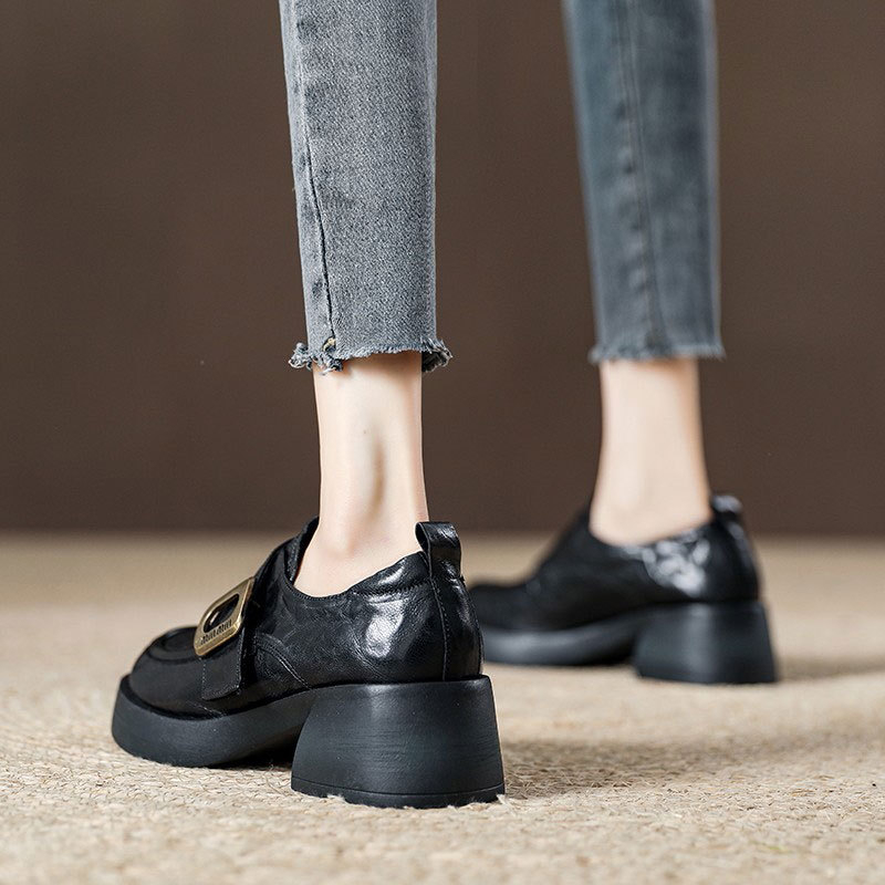 Ženski loafers u britskom vintage stilu, okrugli vrh, gornji dio od mikrovlakana, gumena podstava, srednja visina pete 3–5 cm, jesen 2024