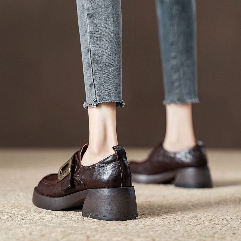 Ženski loafers u britskom vintage stilu, okrugli vrh, gornji dio od mikrovlakana, gumena podstava, srednja visina pete 3–5 cm, jesen 2024