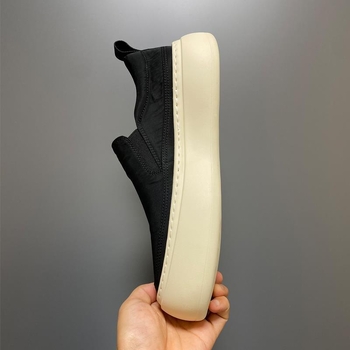 Muške platnene slip-on loaferice, prozračni gornji dio, gumena potplat, niski profil, kožni prstni kapak