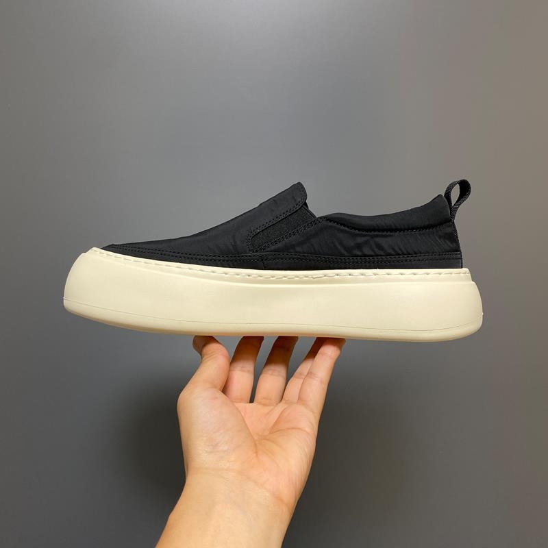 Muške platnene slip-on loaferice, prozračni gornji dio, gumena potplat, niski profil, kožni prstni kapak