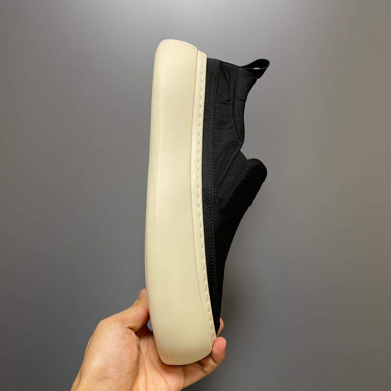 Muške platnene slip-on loaferice, prozračni gornji dio, gumena potplat, niski profil, kožni prstni kapak