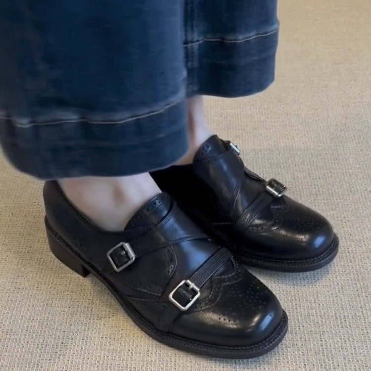 Damske loafers od prave kože u vintage brogue stilu, bez vezivanja, okrugli vrh, dvostruki gornji sloj teleće kože, debeli pet 3–5 cm, gumeni đon