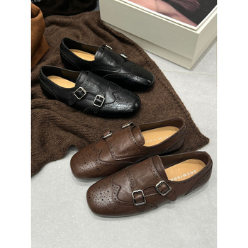 Γυναικείοι loafers με brogue λεπτομέρειες σε βρετανικό στυλ, άνω μέρος από Top Grain Cowhide, επένδυση από pigskin, χαμηλό τακούνι 1–3 cm, σόλα συγκολλημένη