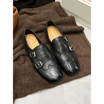 Γυναικείοι loafers με brogue λεπτομέρειες σε βρετανικό στυλ, άνω μέρος από Top Grain Cowhide, επένδυση από pigskin, χαμηλό τακούνι 1–3 cm, σόλα συγκολλημένη