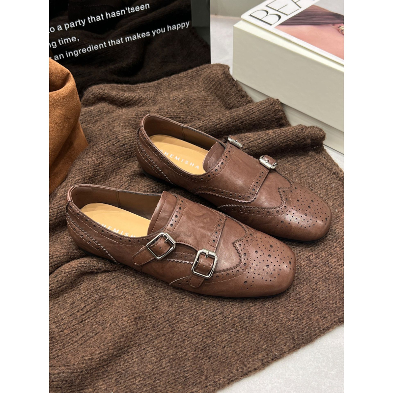 Γυναικείοι loafers με brogue λεπτομέρειες σε βρετανικό στυλ, άνω μέρος από Top Grain Cowhide, επένδυση από pigskin, χαμηλό τακούνι 1–3 cm, σόλα συγκολλημένη