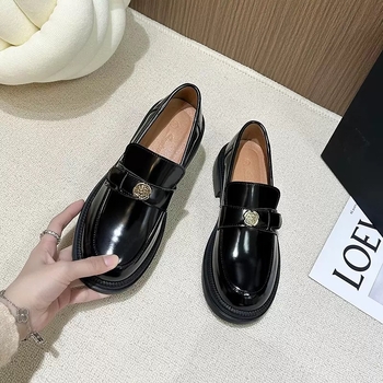 Loafers από γνήσιο δέρμα βοδιού, άνω μέρος από δέρμα βοδιού, επένδυση από φυσικό δέρμα, στρογυλή μύτη, μεσαίο τακούνι 3-5 cm
