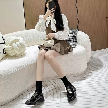 Loafers από γνήσιο δέρμα βοδιού, άνω μέρος από δέρμα βοδιού, επένδυση από φυσικό δέρμα, στρογυλή μύτη, μεσαίο τακούνι 3-5 cm