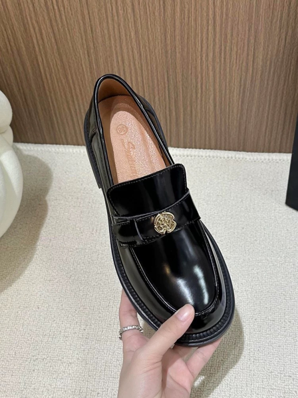 Loafers από γνήσιο δέρμα βοδιού, άνω μέρος από δέρμα βοδιού, επένδυση από φυσικό δέρμα, στρογυλή μύτη, μεσαίο τακούνι 3-5 cm