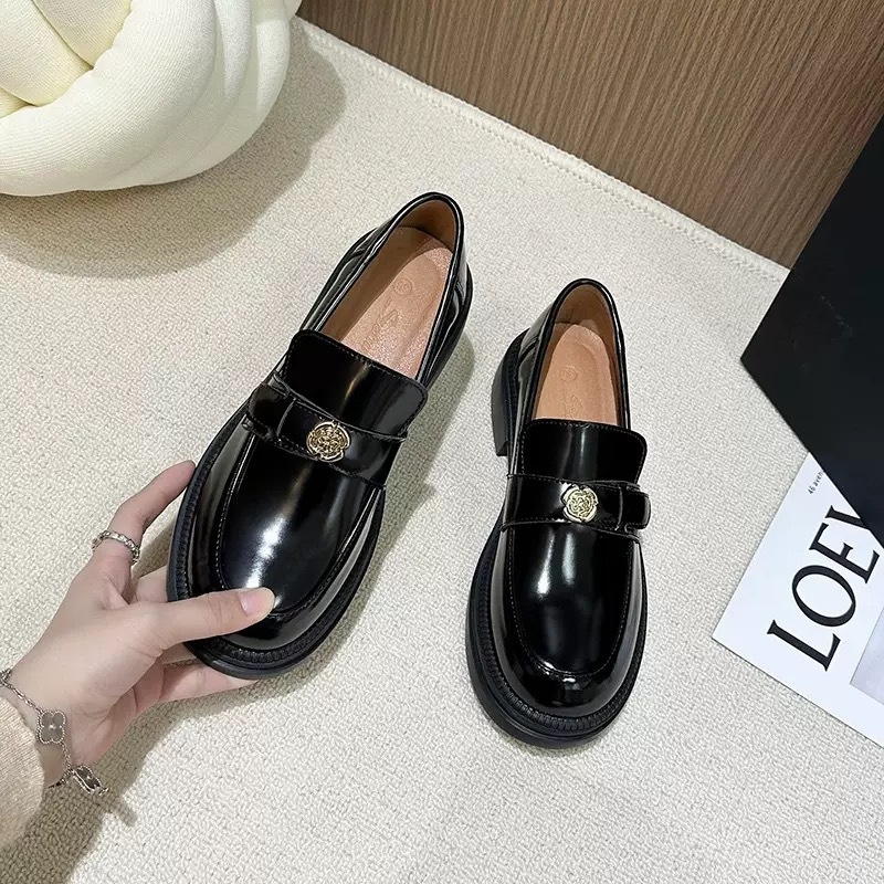 Loafers από γνήσιο δέρμα βοδιού, άνω μέρος από δέρμα βοδιού, επένδυση από φυσικό δέρμα, στρογυλή μύτη, μεσαίο τακούνι 3-5 cm