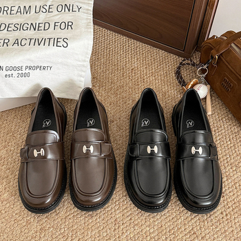 Ženske loaferice s debelim potplatom - Slip-On, PU koža, zaobljeni nos, srednja visina potpetice 3-5 cm, gumeni potplat